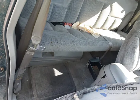 1998 Chevrolet C1500 Fleetside из США, поврежденный, VIN 1GCEC19M4WE155543